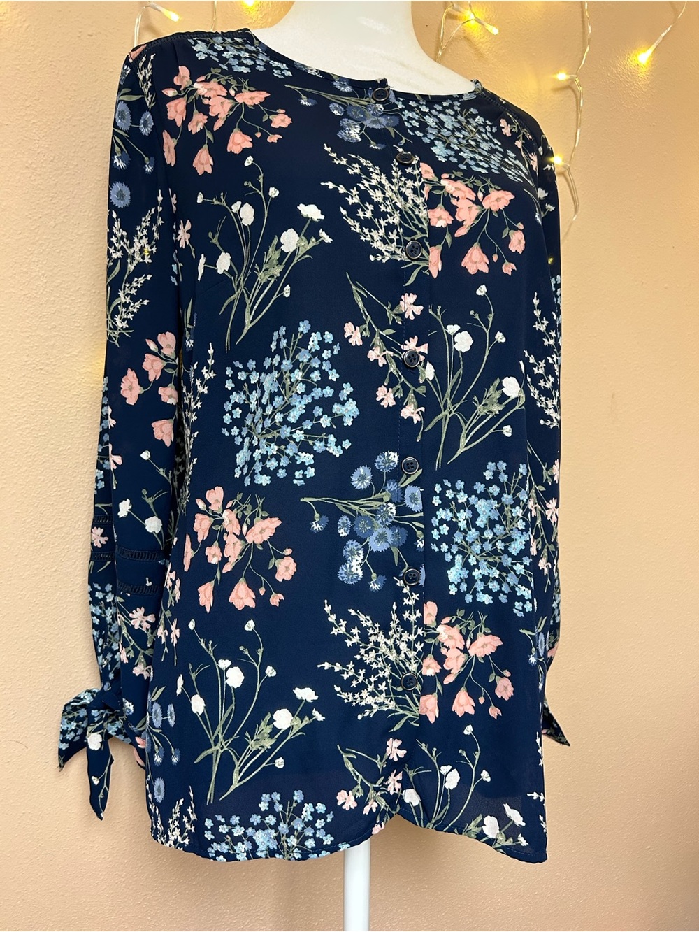 Westport 1962 Navy Floral Tie-Sleeve Women's Blouse Small Long Sleeve button up